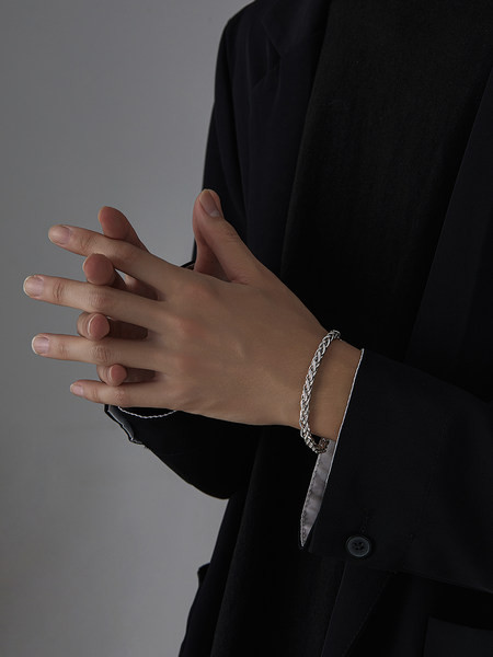 Vīriešu rokassprādzes ikdienas modelis izgatavots no titāna tērauda