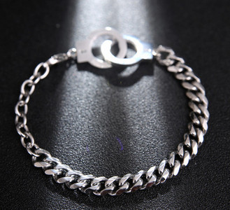 Vīriešu rokassprādze - trīs krāsās