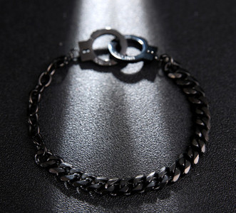 Vīriešu rokassprādze - trīs krāsās