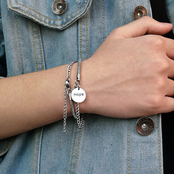 Acél férfi karkötő felirattal