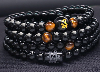 Férfi karkötő fekete gyöngyökkel