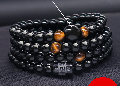 Férfi karkötő fekete gyöngyökkel