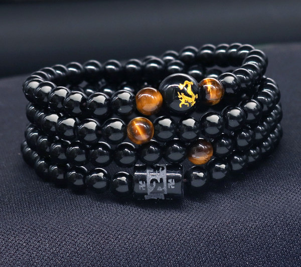 Férfi karkötő fekete gyöngyökkel