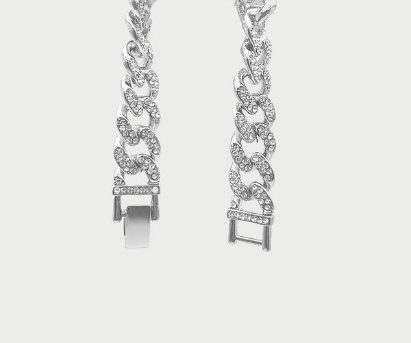 Sidabrinė vyriška apyrankė su akmenukais