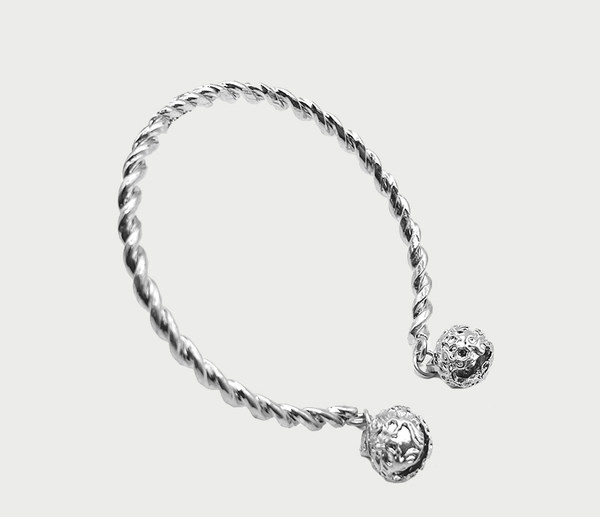 Eleganta vīriešu rokassprādze ar krellēm