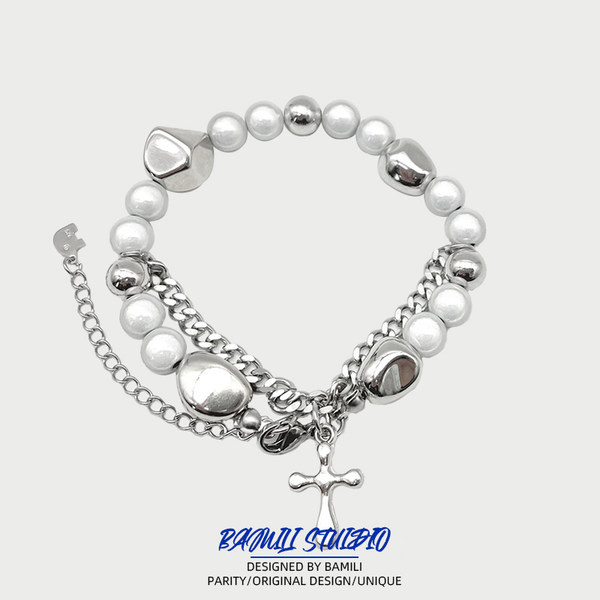 Vīriešu rokassprādze ar pērlēm un kulonu