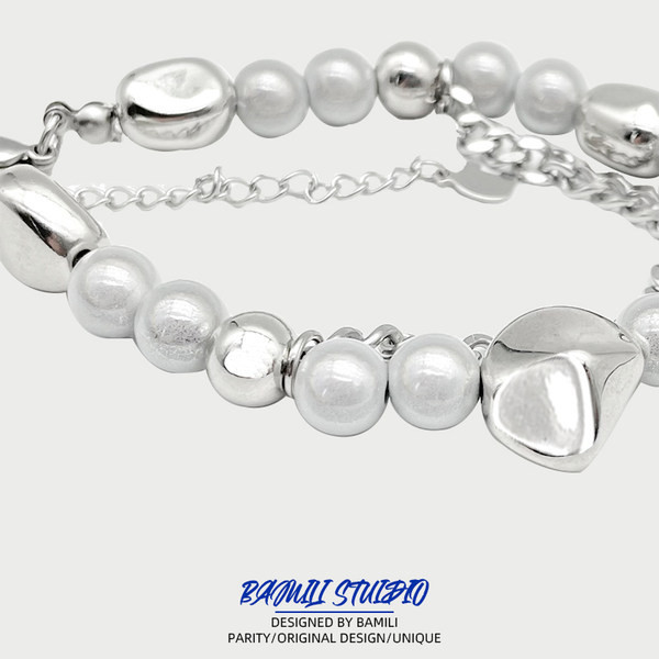 Vīriešu rokassprādze ar pērlēm un kulonu