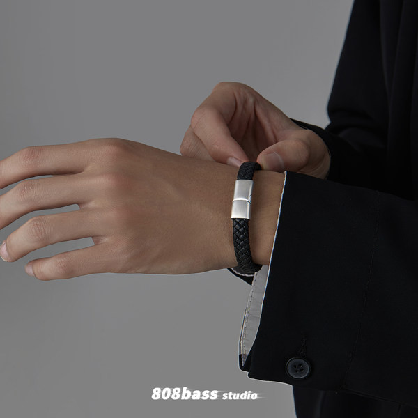 Vīriešu ādas rokassprādze ar magnētisku aizdari