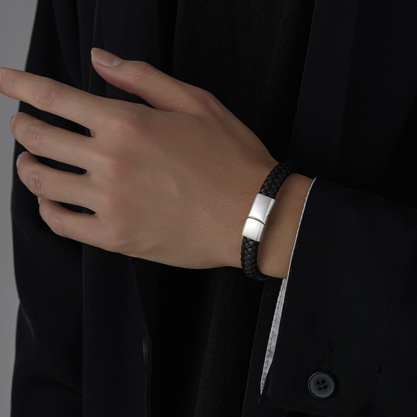 Vīriešu ādas rokassprādze ar magnētisku aizdari