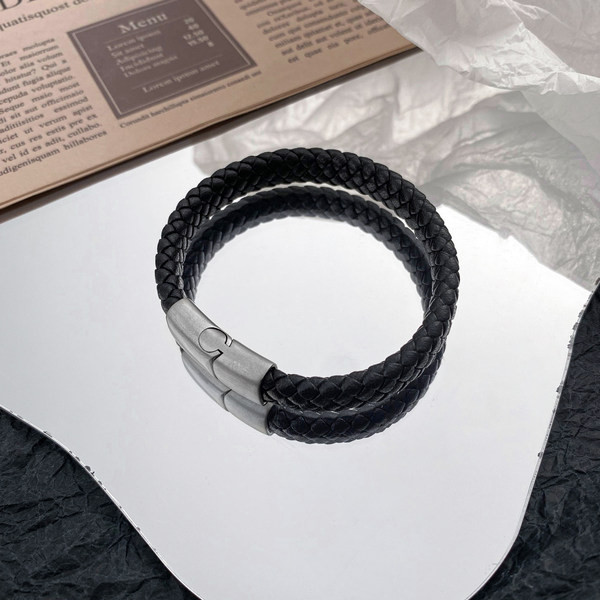 Vīriešu ādas rokassprādze ar magnētisku aizdari