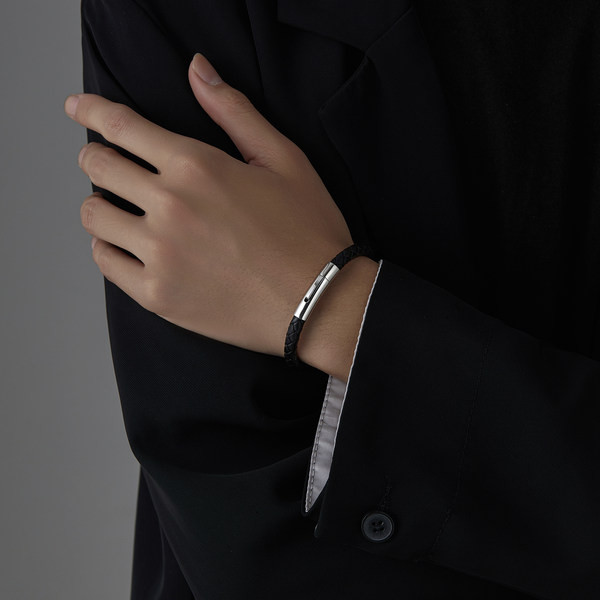 Eko bőrből készült alkalmi modell férfi karkötő