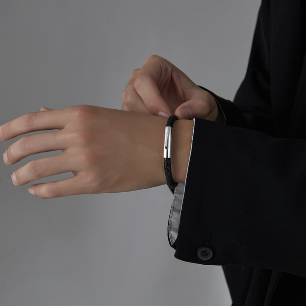 Eko bőrből készült alkalmi modell férfi karkötő