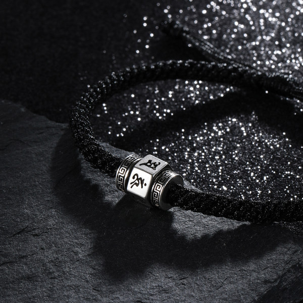 Férfi állítható karkötő fém elemmel