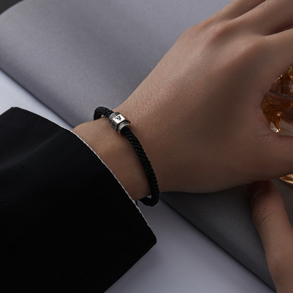 Férfi állítható karkötő fém elemmel