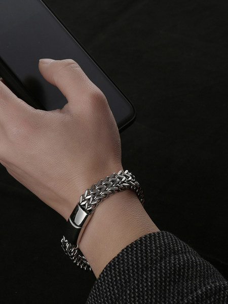 Férfi karkötő mágneses csattal