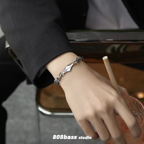 Vīriešu divrindu rokassprādze sudraba krāsā