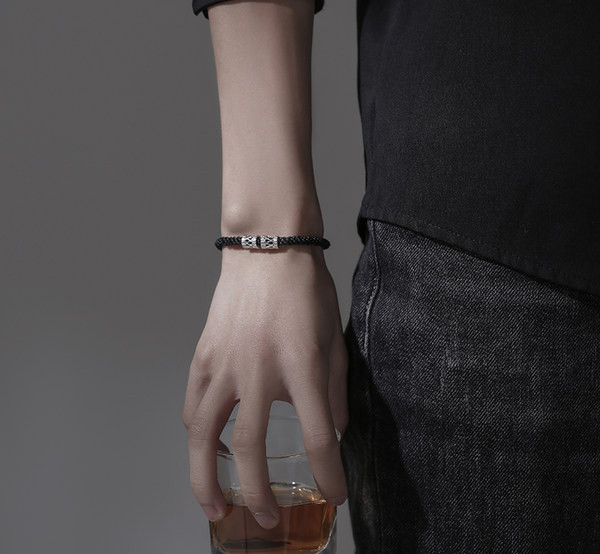 Vīriešu rokassprādze - ar krellēm