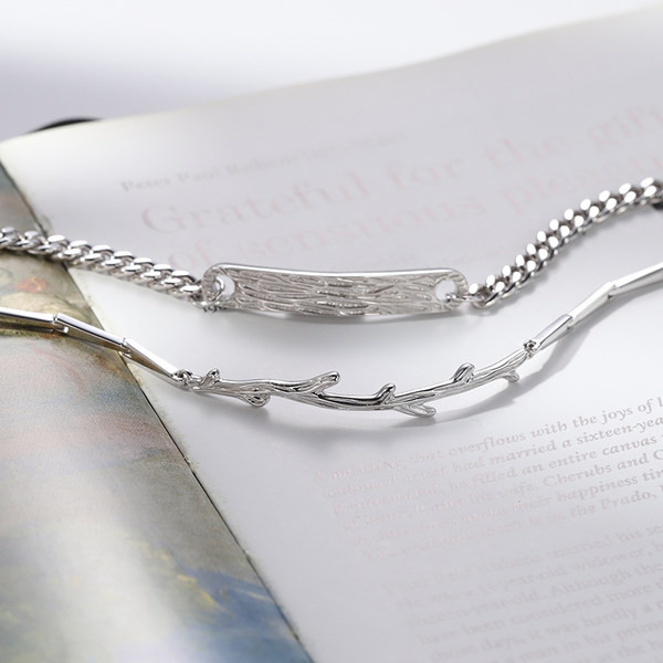 Rokassprādze sudraba krāsā - piemērota vīriešiem un sievietēm