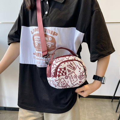 Alkalmi gyerektáska zsebbel és vállpánttal