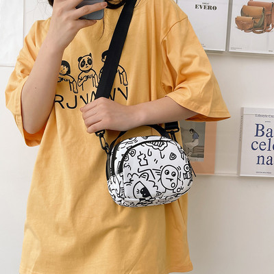 Alkalmi gyerektáska zsebbel és vállpánttal