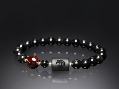 Ανδρικό βραχιόλι με χάντρες σε διάφορα χρώματα