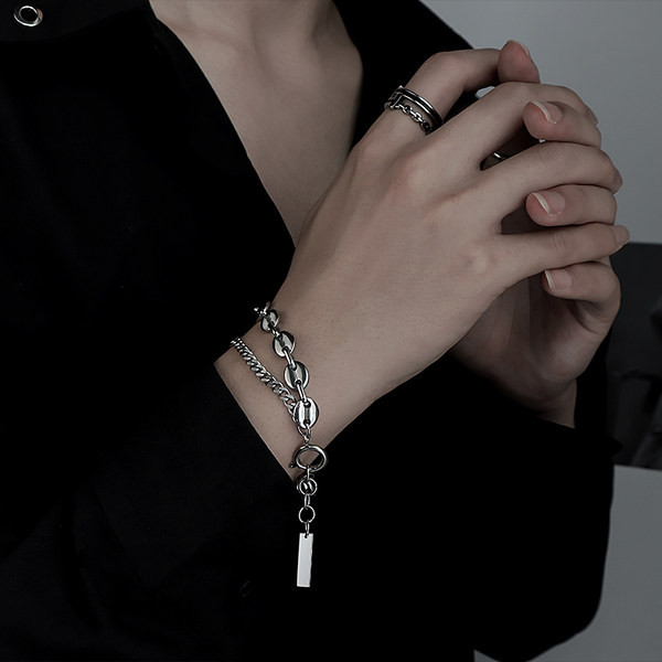 Divrindu rokassprādze sudraba krāsā vīriešiem