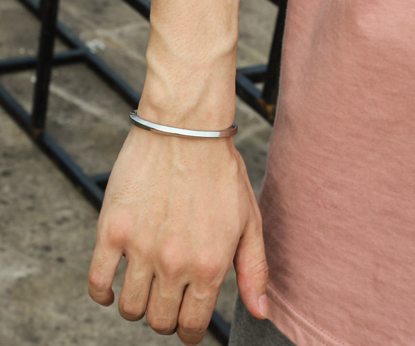 Férfi karkötő - tiszta modell