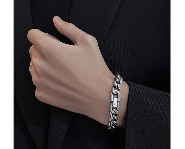 Vyriška sidabro spalvos plieno apyrankė