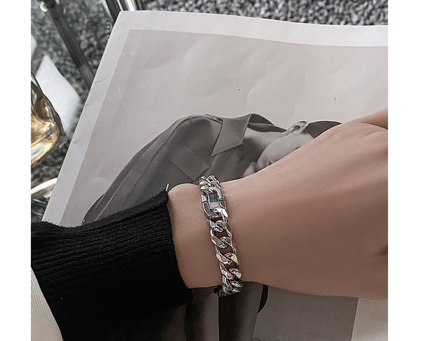 Vyriška sidabro spalvos plieno apyrankė