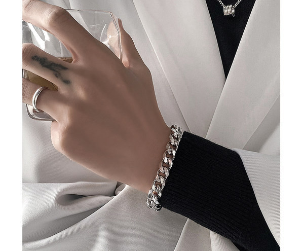 Vyriška sidabro spalvos plieno apyrankė