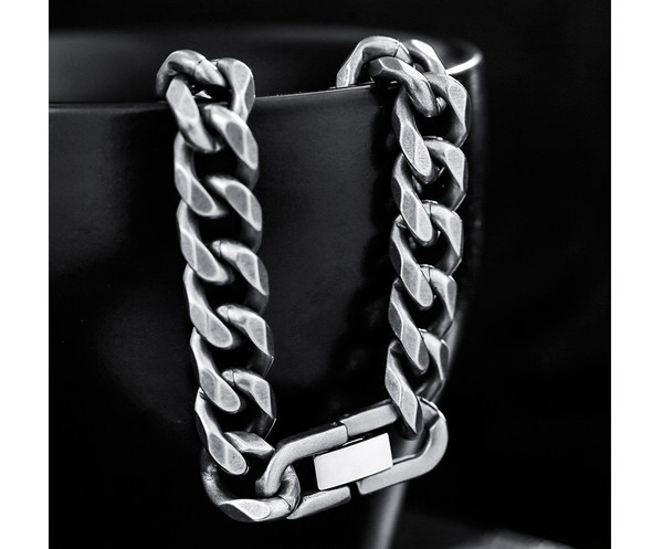 Vyriška sidabro spalvos plieno apyrankė