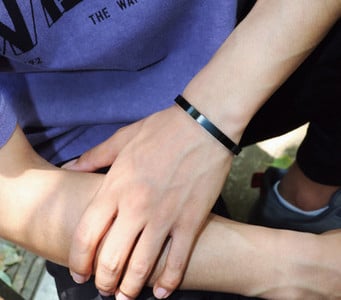 Tērauda vīriešu rokassprādze ar nosaukumiem