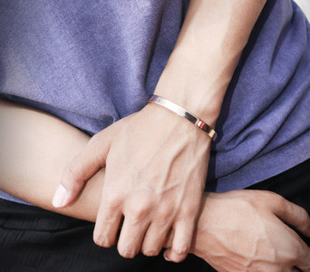 Tērauda vīriešu rokassprādze ar nosaukumiem