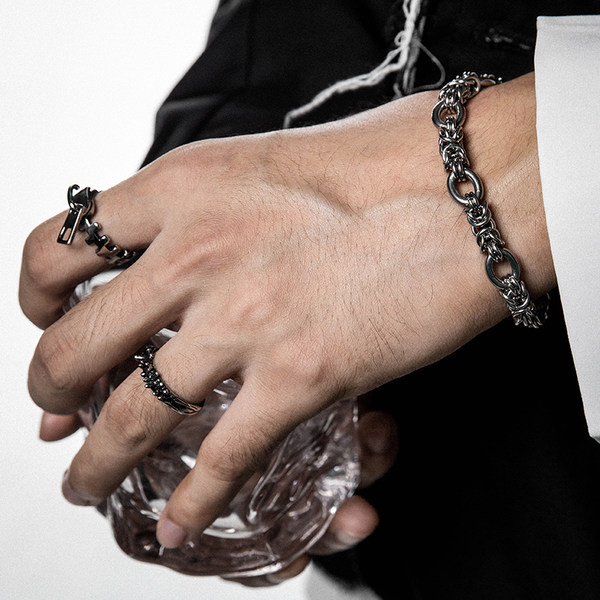 Tērauda vīriešu rokassprādze sudraba krāsā