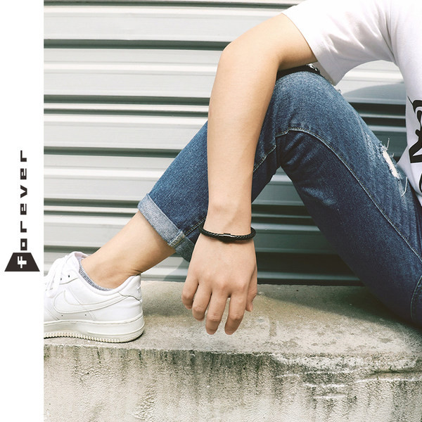 Vīriešu melna ādas rokassprādze