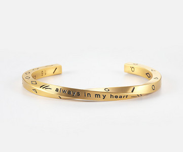 Alkalmi férfi karkötő mintával