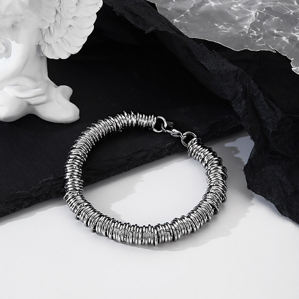 Vīriešu rokassprādze no titāna tērauda sudraba krāsā