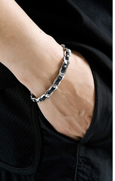 Új modell férfi karkötő eko bőrből, fém elemmel