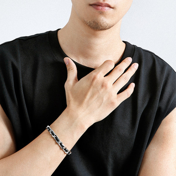 Új modell férfi karkötő eko bőrből, fém elemmel