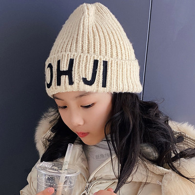 Kötött sapka felirattal lányoknak