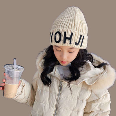 Kötött sapka felirattal lányoknak