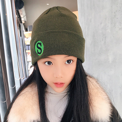 Bērnu ziemas cepure ar izšuvumu meitenēm