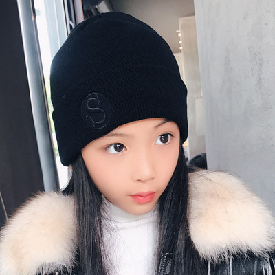 Bērnu ziemas cepure ar izšuvumu meitenēm