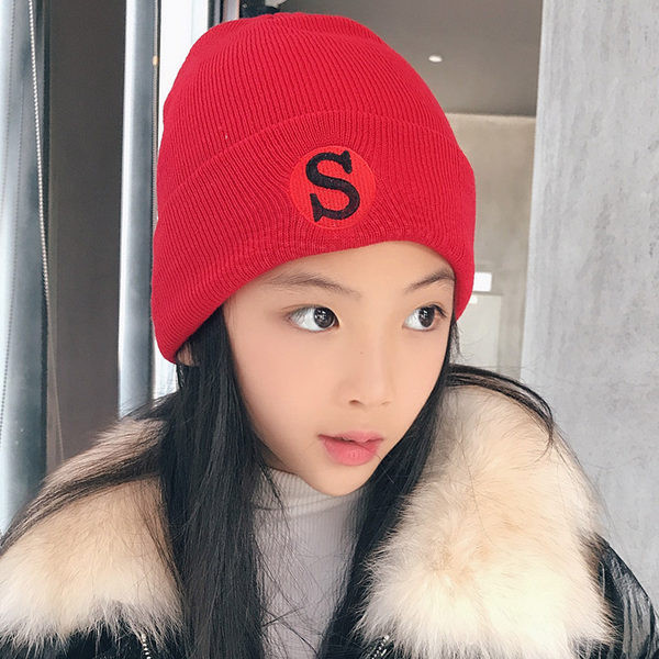 Bērnu ziemas cepure ar izšuvumu meitenēm