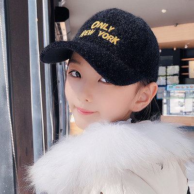 Παιδικό καπέλο με γείσο και επιγραφή