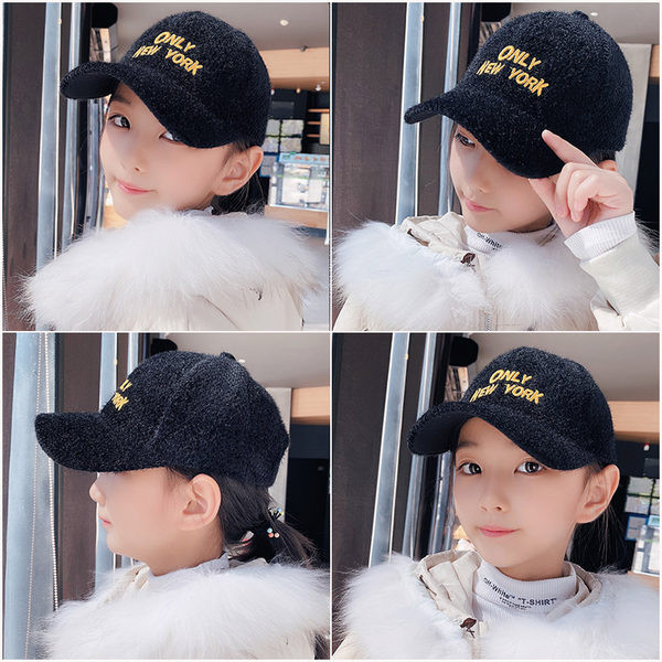 Παιδικό καπέλο με γείσο και επιγραφή