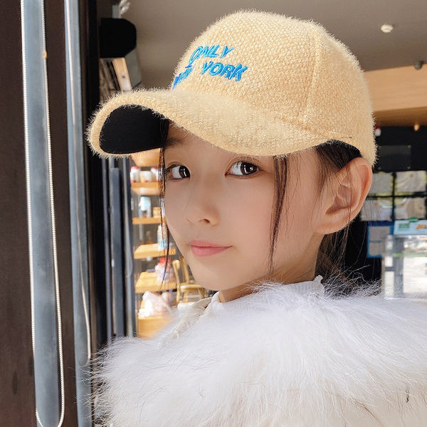 Παιδικό καπέλο με γείσο και επιγραφή