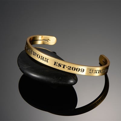 Férfi gravírozott karkötő alkalmi modell