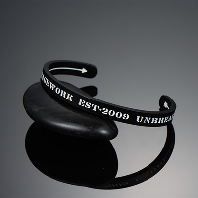 Férfi gravírozott karkötő alkalmi modell