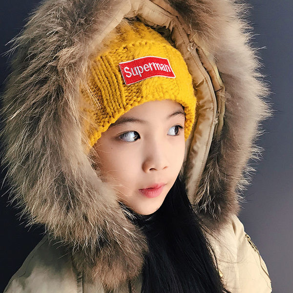 Dječje kape s perom i printom